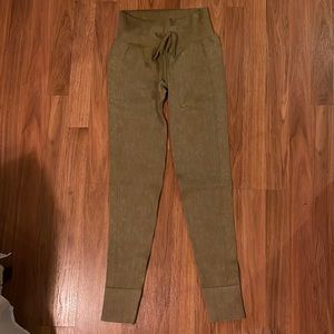 Victoria’s Secret Pink high waisted leggings